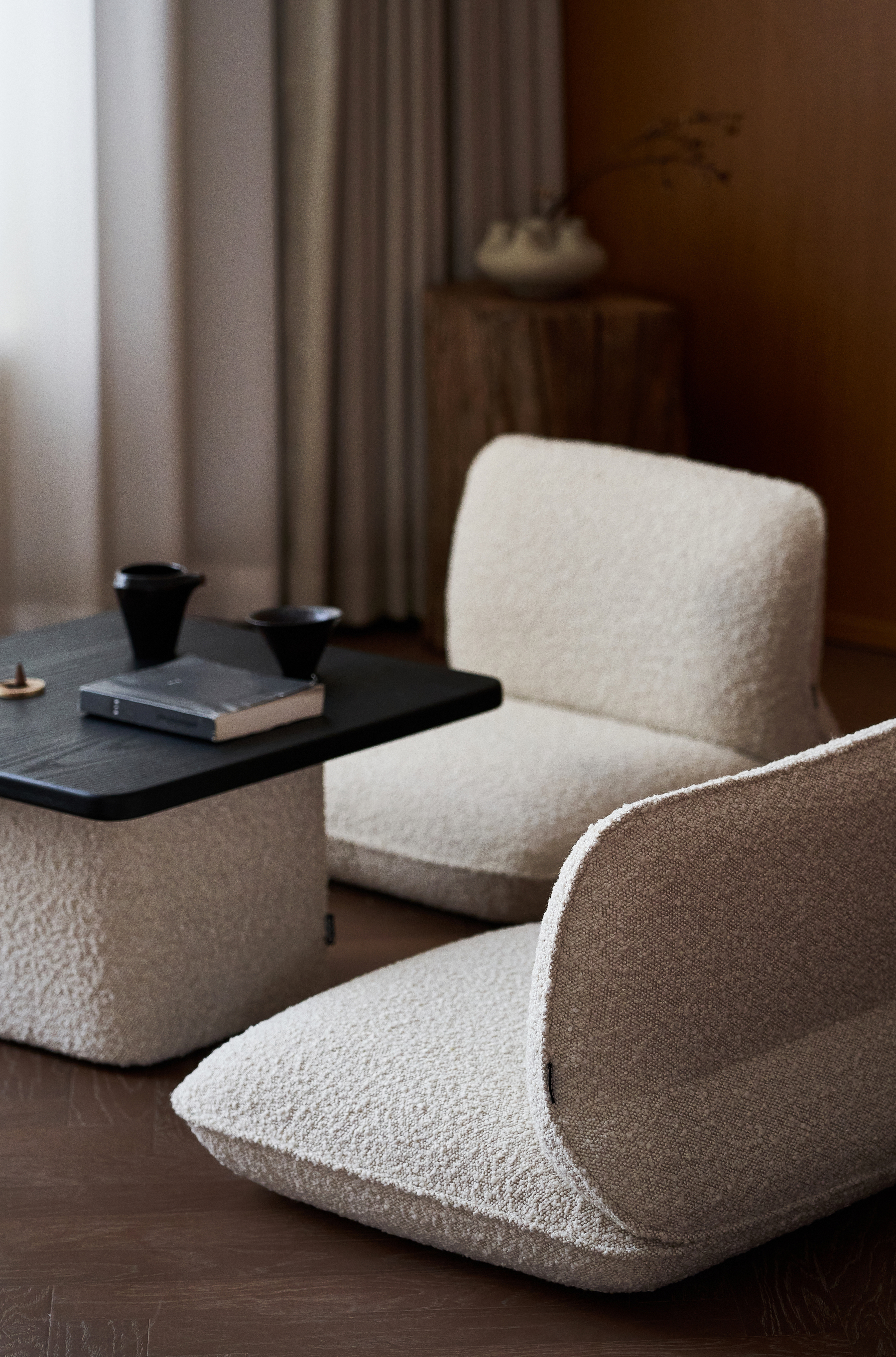 Floating Clouds Bay Window Chair A2267-2A (18)